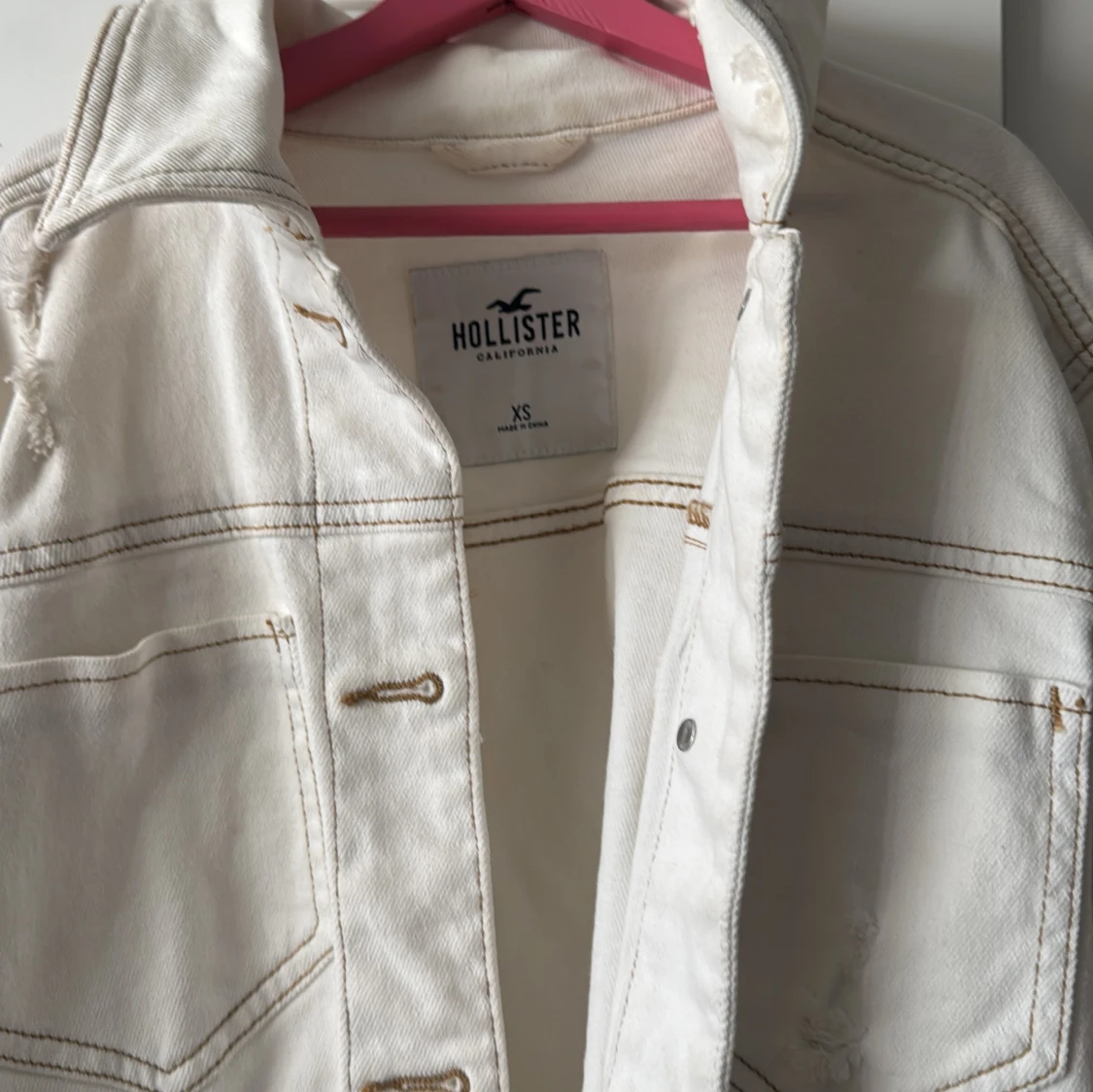 Vit croppad jeansjacka från Hollister - 1