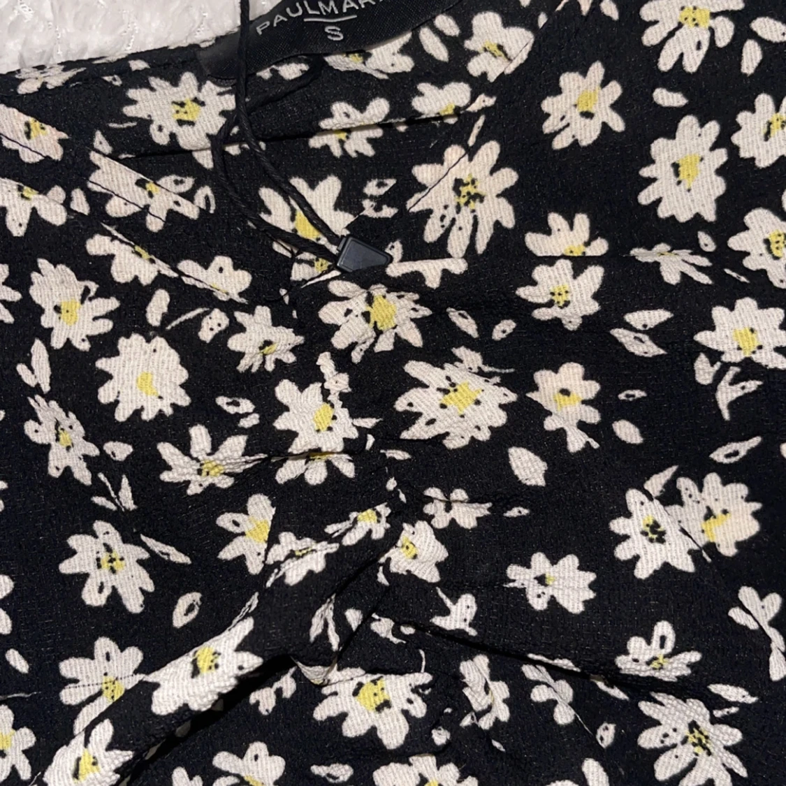Svart blommig topp från Paulmarc - 1
