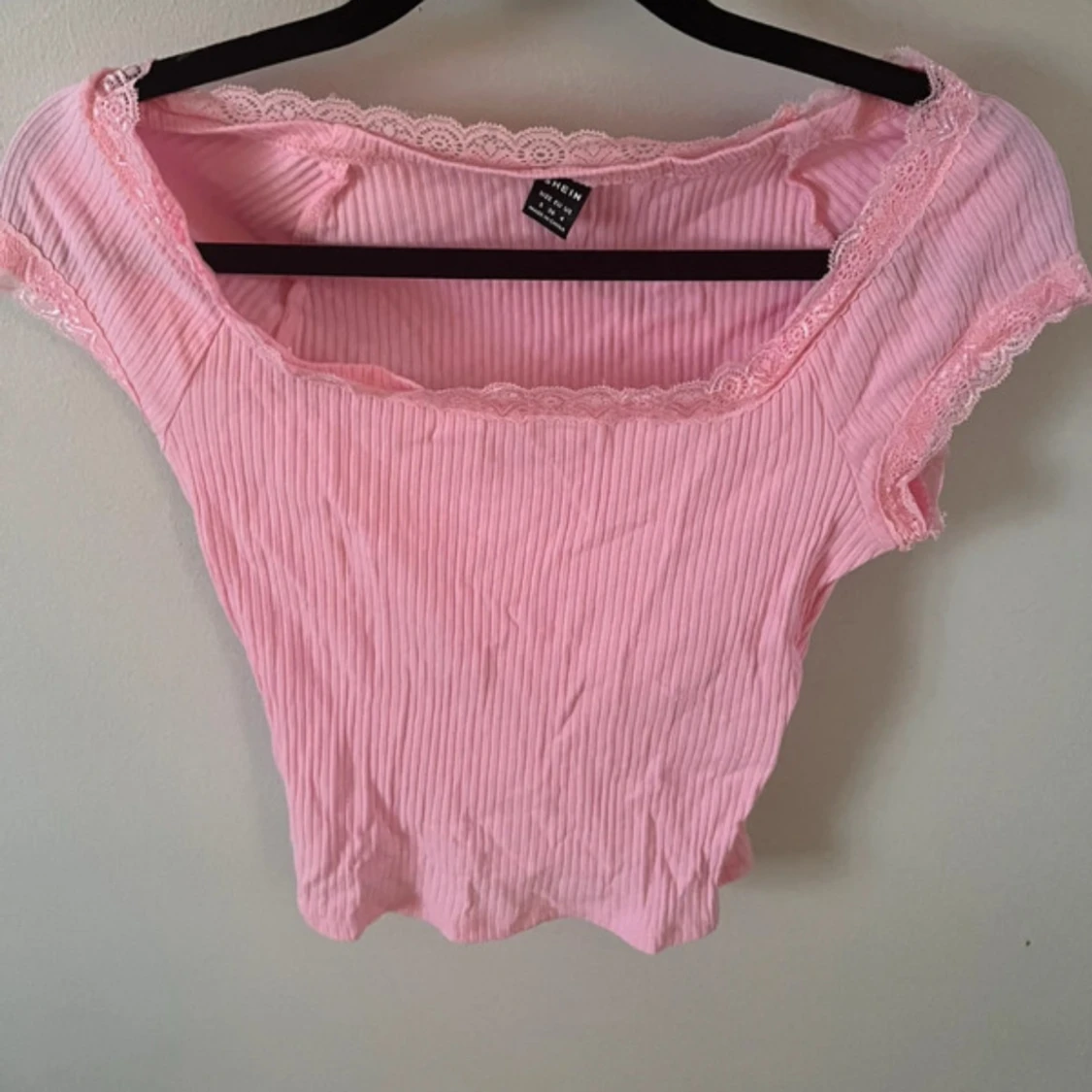 Rosa ribbad croppad topp från Shein