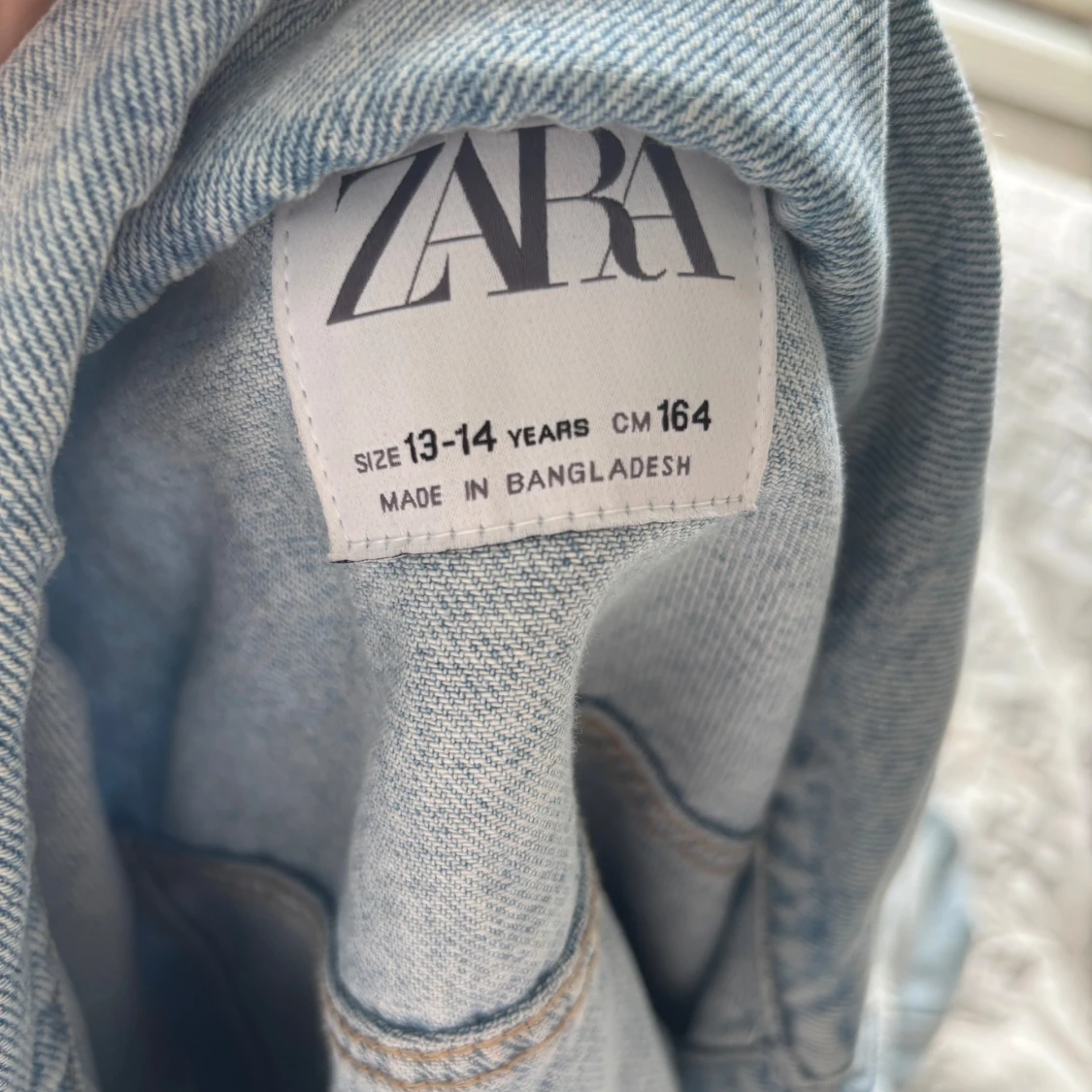 Ljusblå jeansjacka från Zara - 2