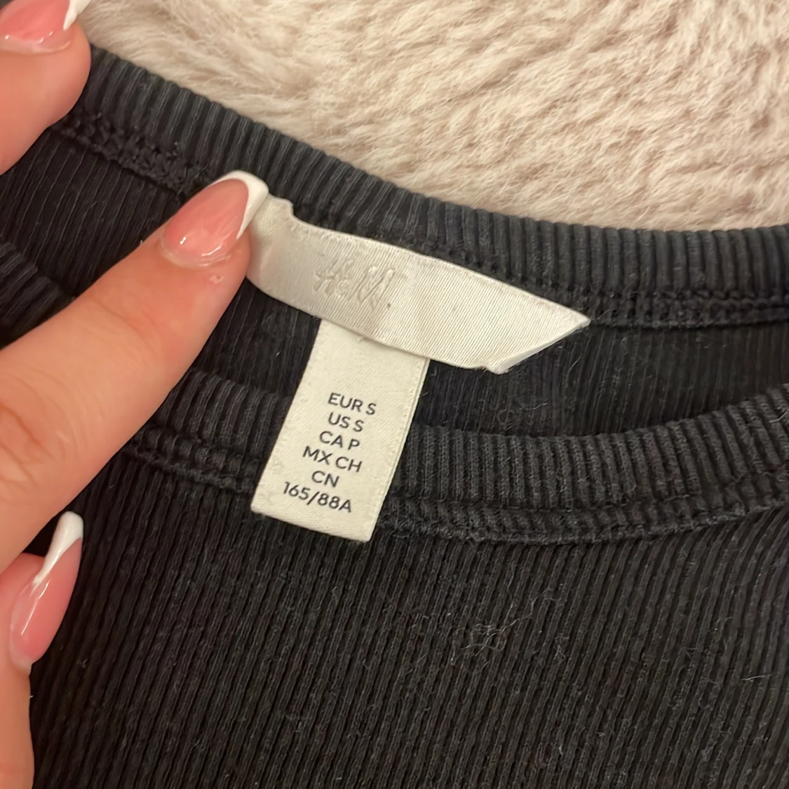 Svart ribbad linnetopp från H&M - 2