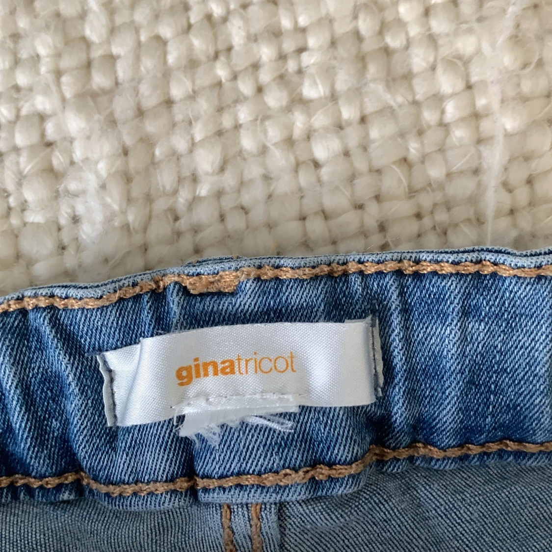 Blå bootcut jeans från Gina Tricot - 3