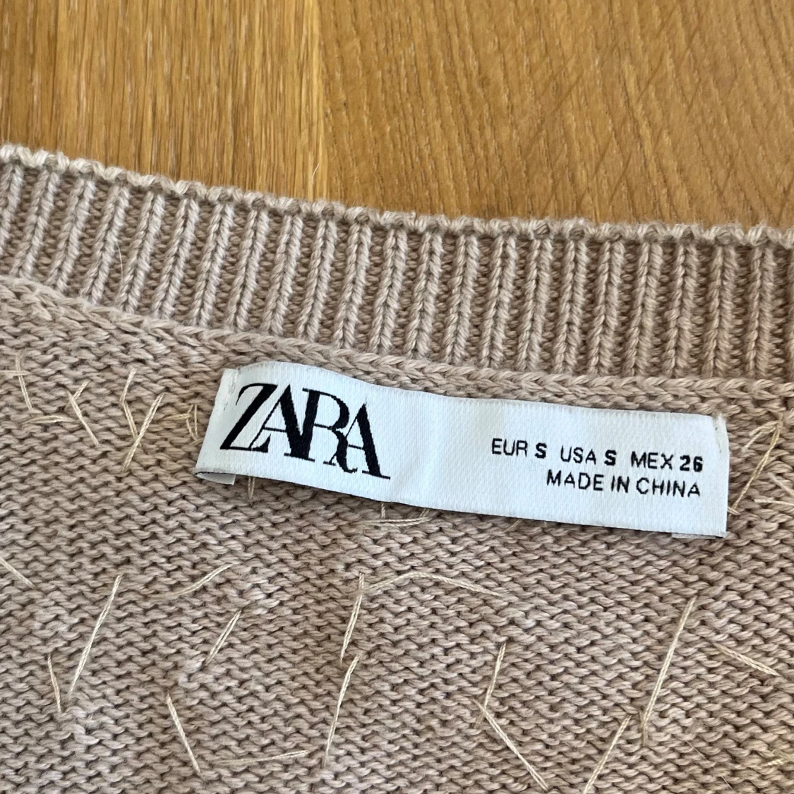 Beige kofta med pärlor från Zara - 2