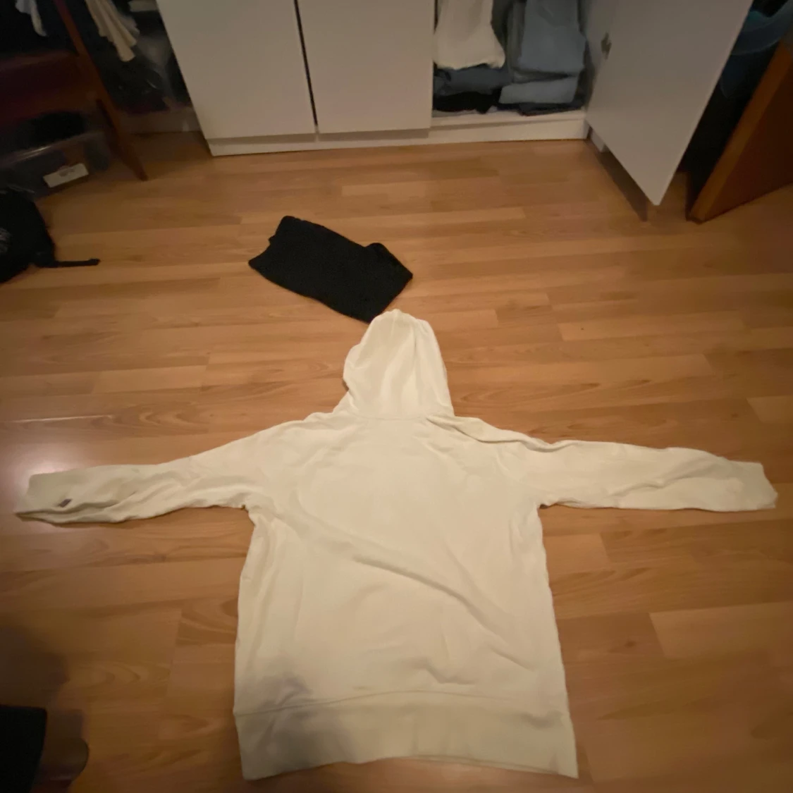 Vit Levi's hoodie med logga - 1