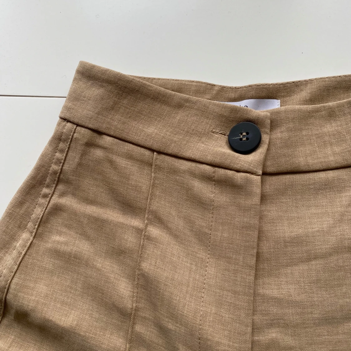 Beiga kostymbyxor från Bershka - 3