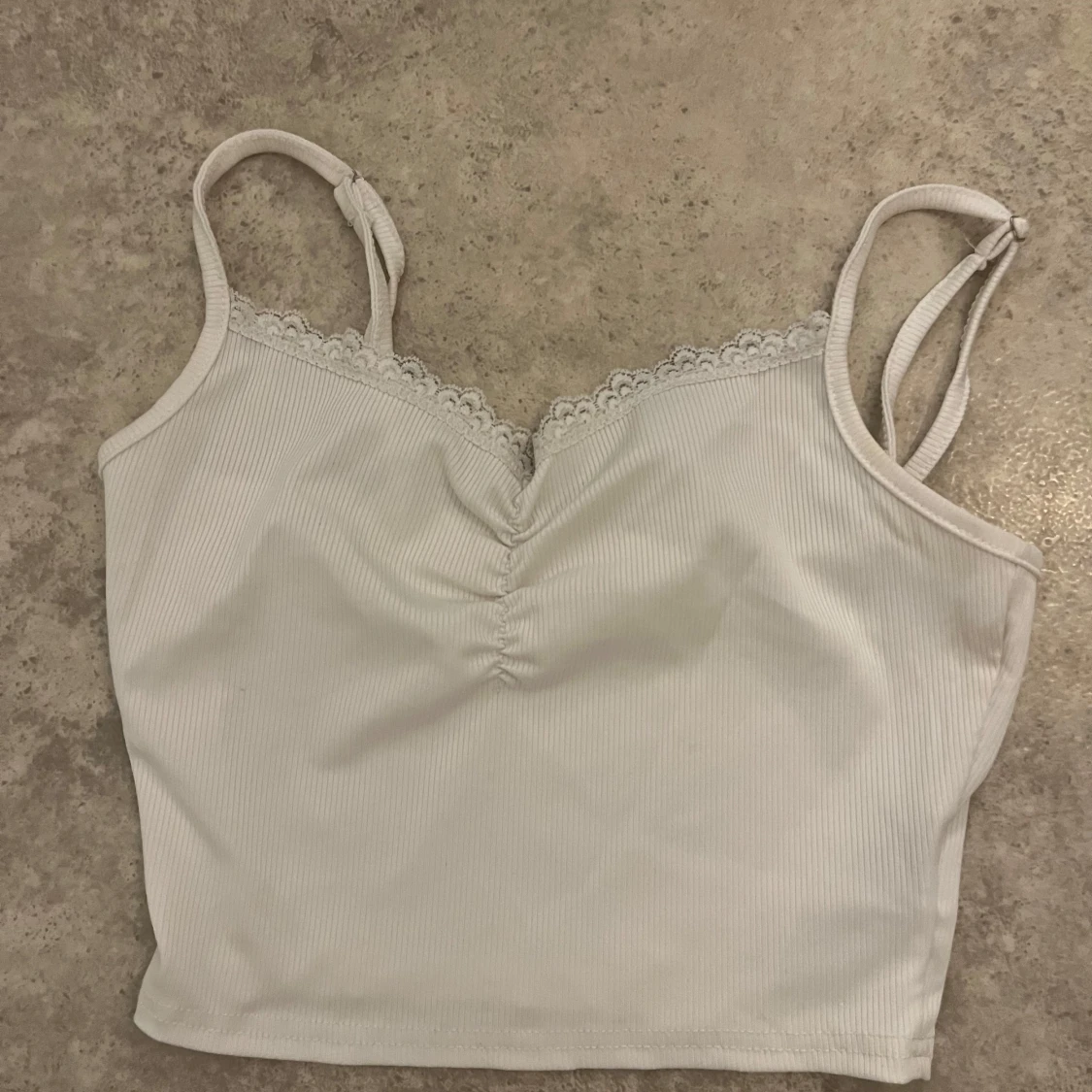 Vit ribbad linnetopp från SHEIN XS