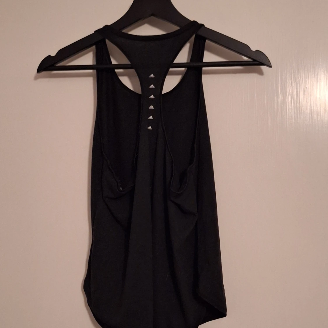 Svart linnetopp från Adidas - 1