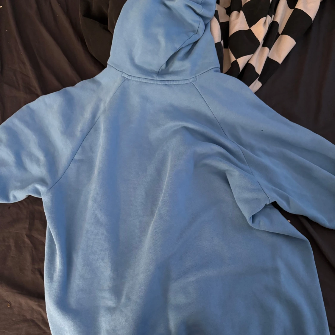 Tjena säljer en blå adidas hoodie - 2