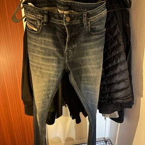Diesel jeans Zatiny-X - Modellen är Zatiny-X, aldrig använda. Nypris 1499kr