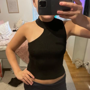 Svart oneshoulder top💕 - Super snygg fest topp!!