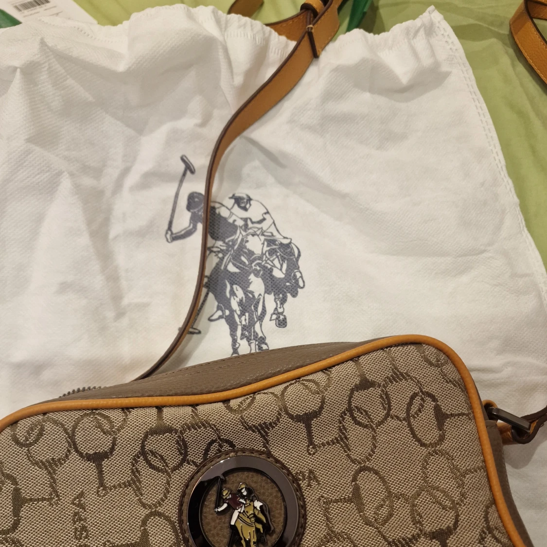 Beige axelväska från U.S. Polo Assn. - 2