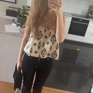 Zara topp - Säljer denna superfina topp från zara använd endast en gång❤️