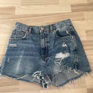 Jeans shorts - Jeans shorts från Pull and bear som inte kommer till användning 💓