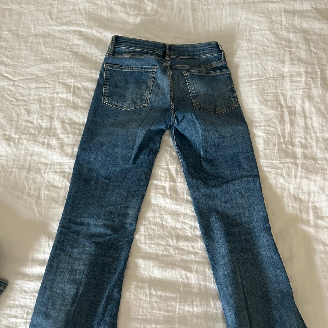 Blå bootcut jeans från Zara - 2
