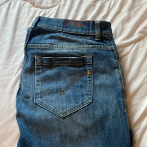 Tja sälger mina dondup jeans dem är i bra skick och snygga med slitningar  - Pris kan diskuteras 