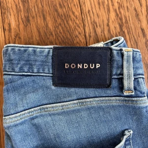 Dondup jeans Limited Edition  - Dondup Jeans Liloted Edition | Skick: 9/10 | Size - 30 | Fraktar via postnord eller instabox på köparens bekostnad | Hör av dig vid minsta fråga eller fundering // NPS