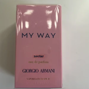 My Way Nectar Eau de Parfum från Giorgio Armani - My Way Nectar Eau de Parfum från Giorgio Armani. 50 ml. Helt oöppnad, plasten kvar. Nypris 1300. Kom privat för frågor💗💗