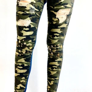 Stretchjeans L/40 - Helt nya stretchjeans med detaljer. Storlek L/40.