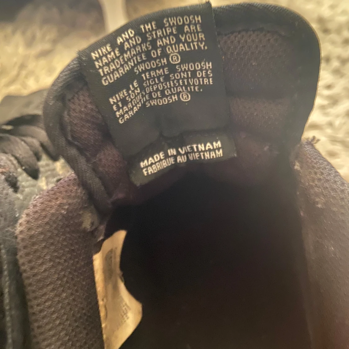 Svarta Nike Air Force 1 sneakers med vit sula - 2