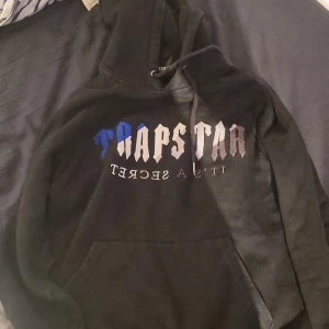 Trapstar hoodie  - Ny skick nästan aldrig använd