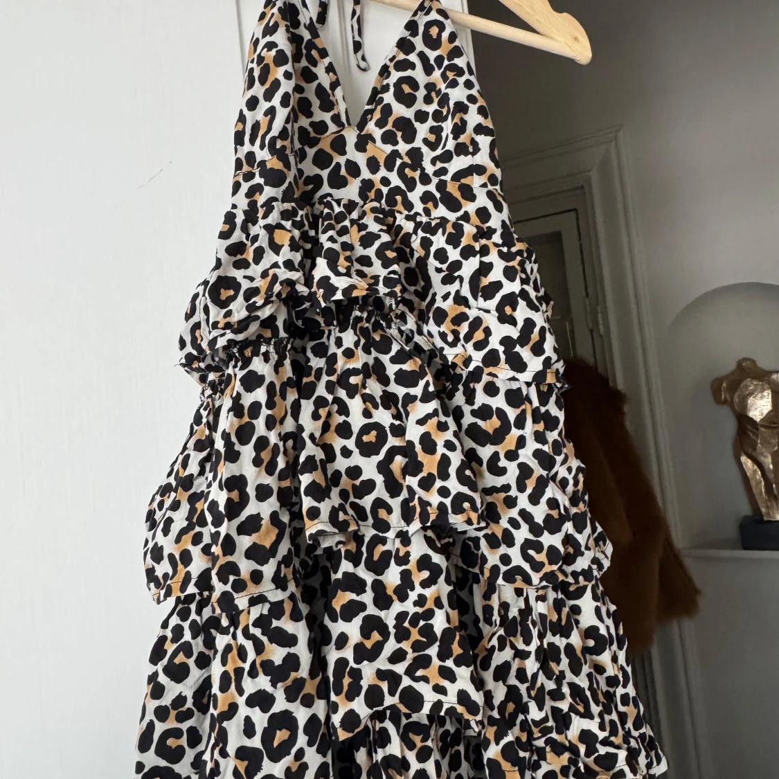 Leopardmönstrad volangklänning - 1