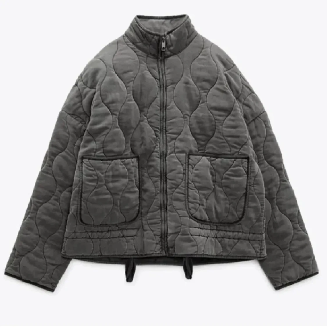Grå quiltad jacka från Zara
