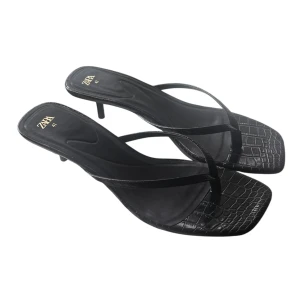 Svarta eleganta Zara sandaletter med taxklack - Supersnygga! Endast testade inomhus