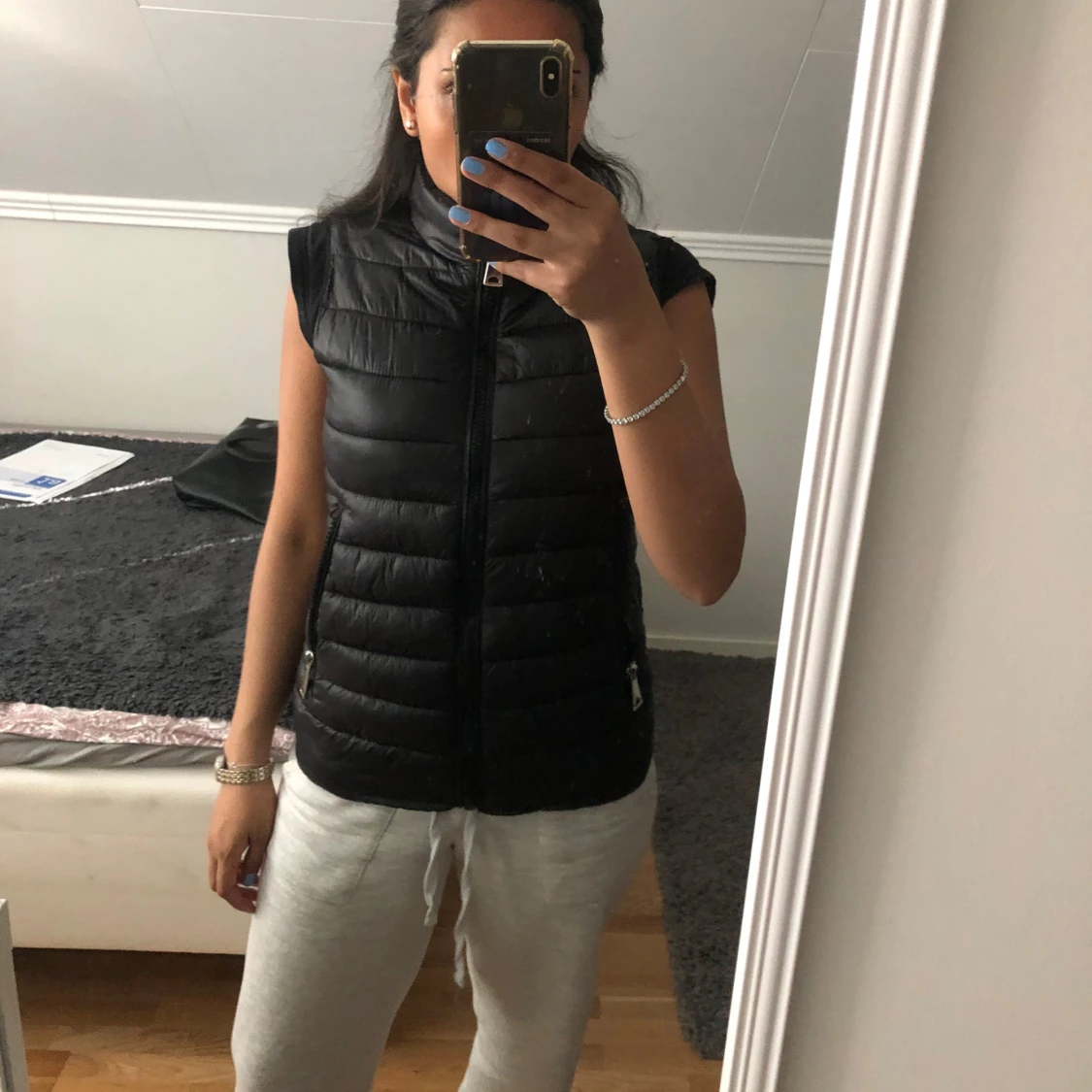 Svart dunväst med dragkedja - 1