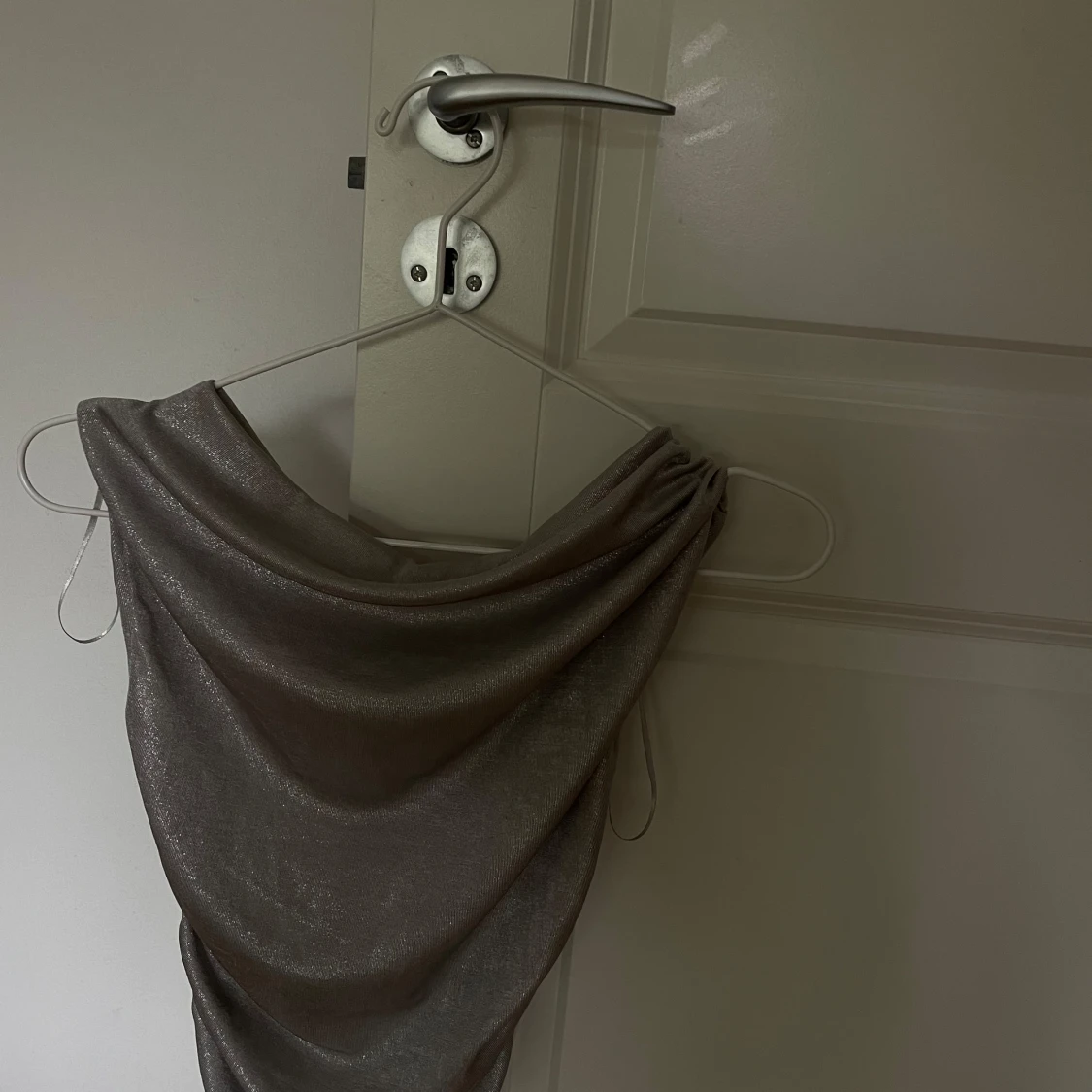 Silverfärgad glittrig topp från Zara - 1