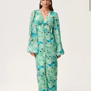 Bytes/söker Adoore Positano 48 Dress Blommig klänning grön - Denna är i storlek 48 men vill köpa/byta till en storlek 46