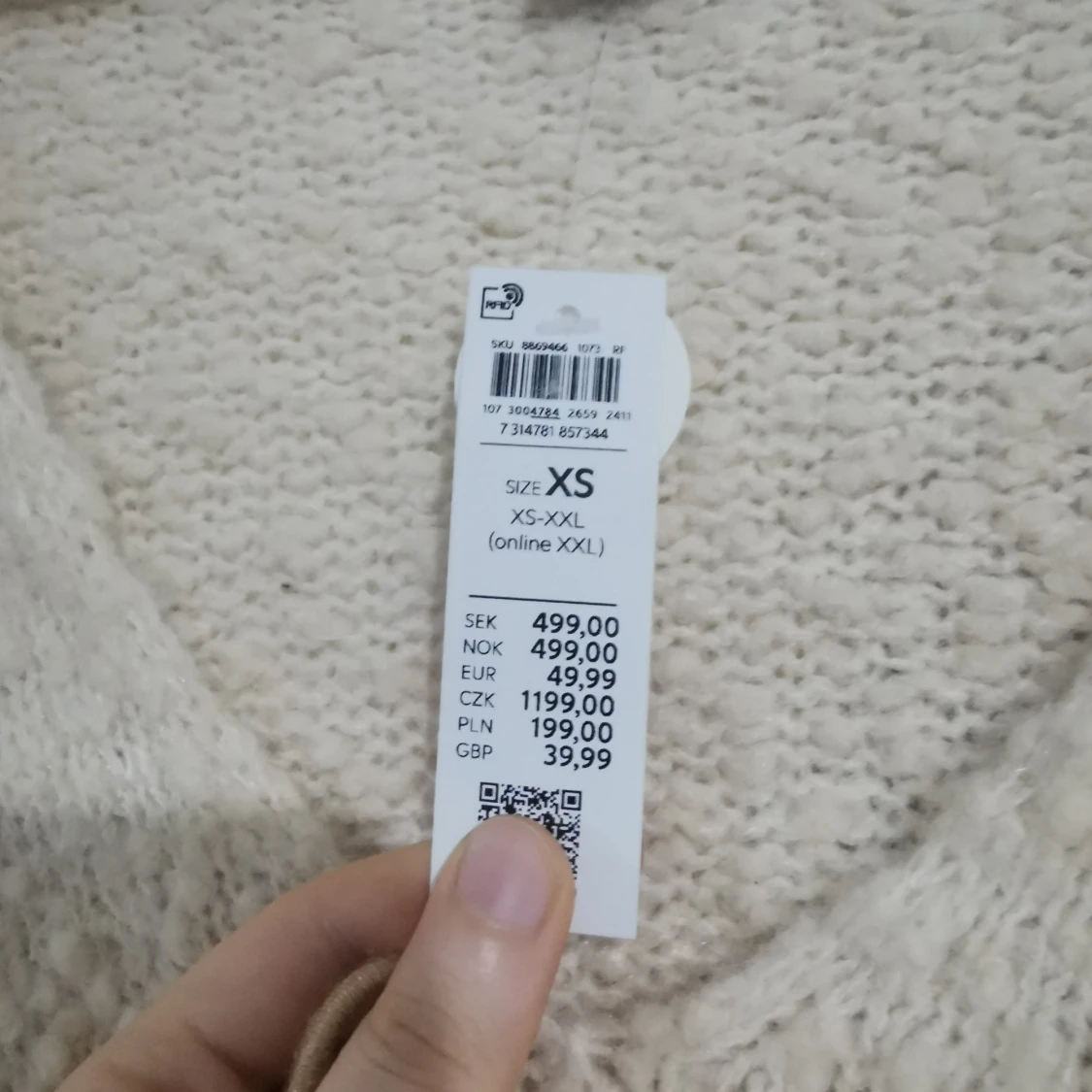 Beige stickad tröja med v-ringning XS - 1