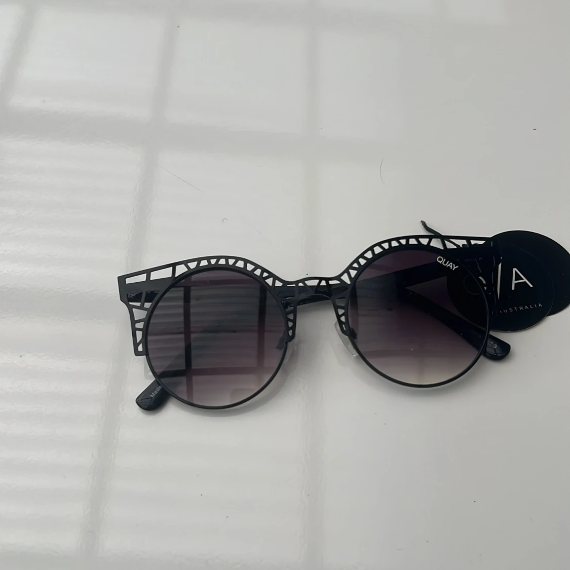 Solglasögon från Quay Australia - 2