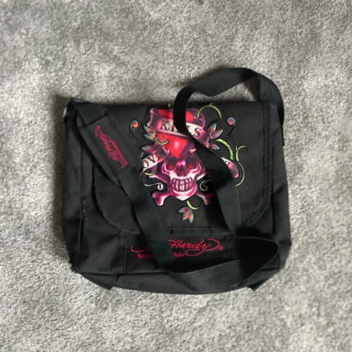 Ed hardy väska