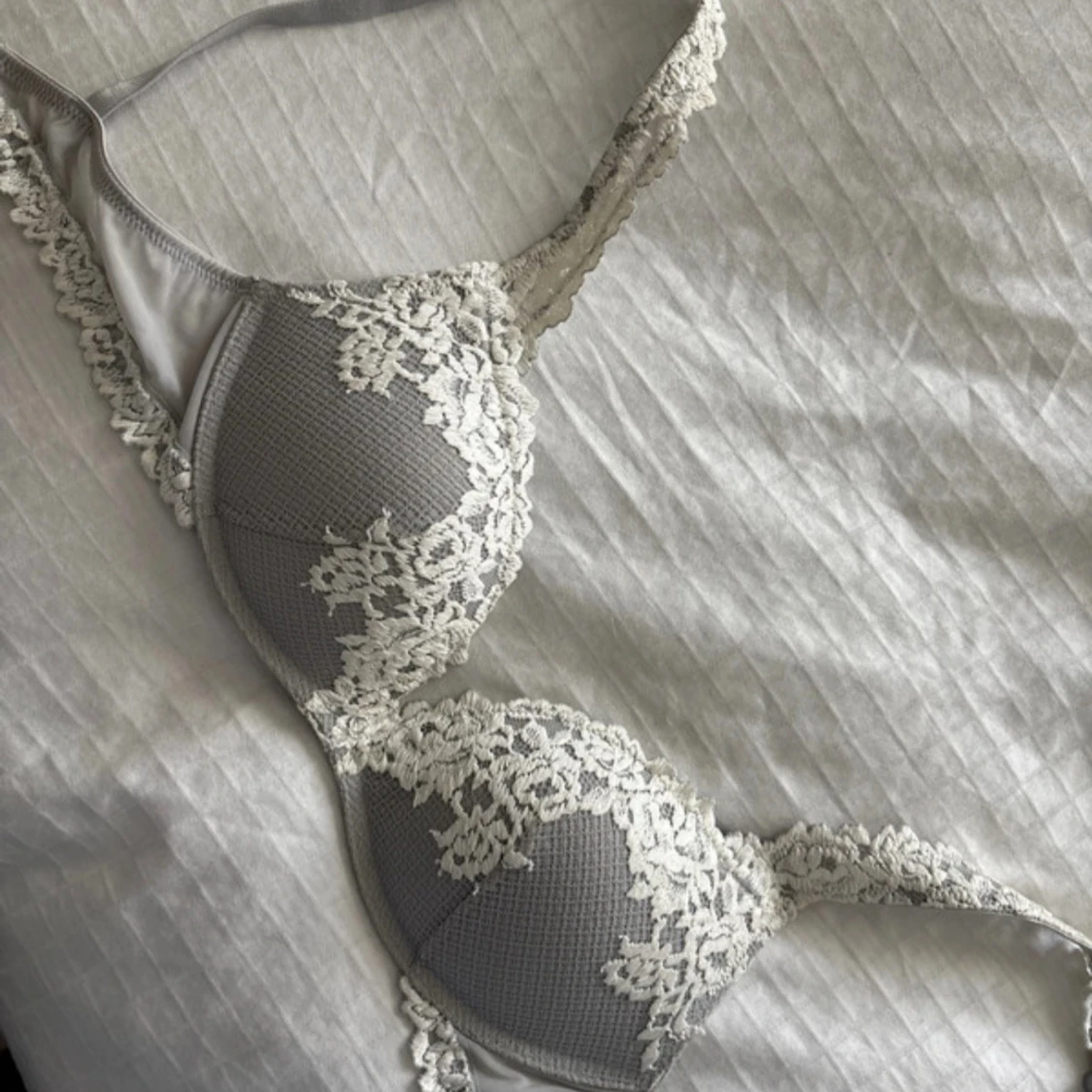 Grå spets-bh från Intimissimi - 1