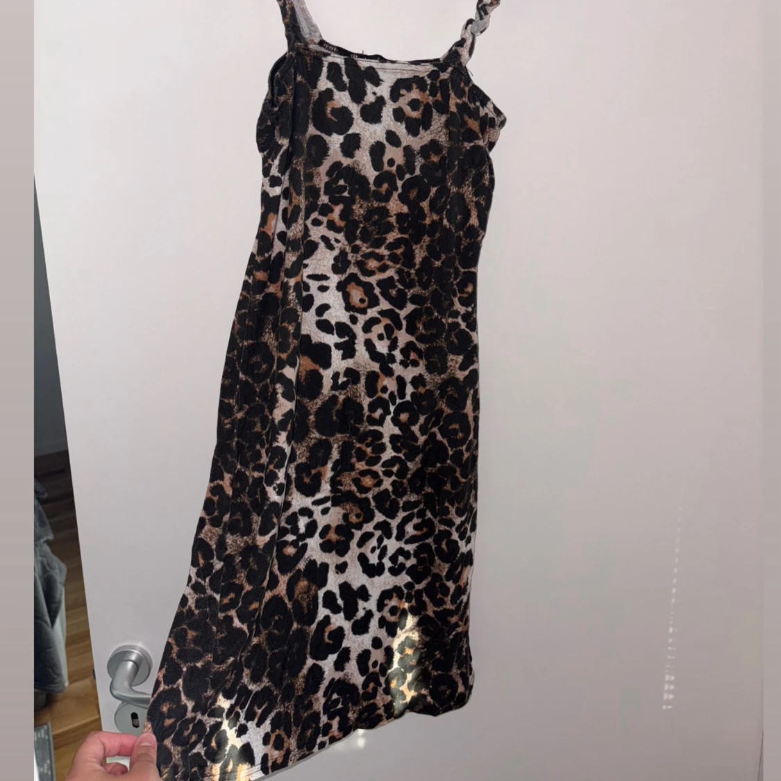 Leopardmönstrad kort klänning - 2