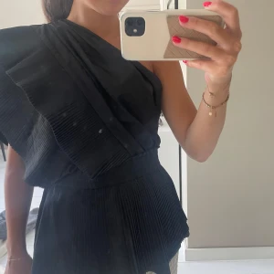 fest topp - sååå sjukt snygg och unik topp!!❤️