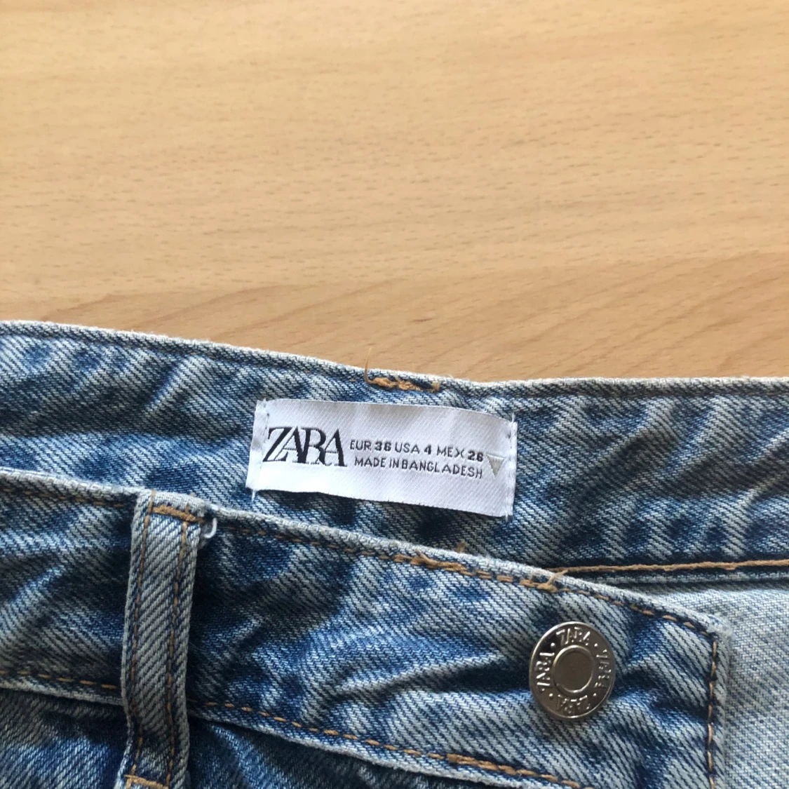 Blå cargojeans med vida ben från Zara - 4