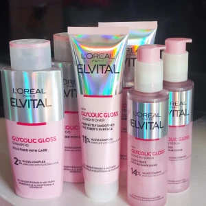 L'Oréal Elvital Glycolic Gloss set - L'Oréal Elvital Glycolic Gloss:   Schampo 2 X 200ml                        Balsam 2 x 150ml                                Leave-in serum 2 x 150ml                          Nya i obruten förpackningar, pris för 6 produkter 