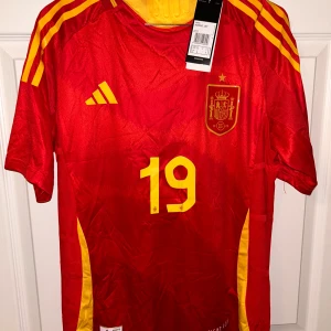 Spanien Lamine Yamal matchtröja Adidas - Spansk landslagströja i storlek M som aldrig är använd. 
