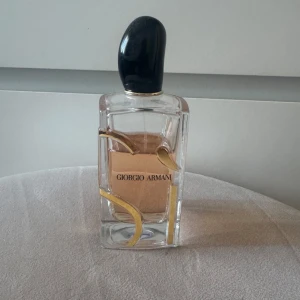 Giorgio Armani Sì Eau de Parfum - 100ml, säljer pga använder ej. Köpt för 1500