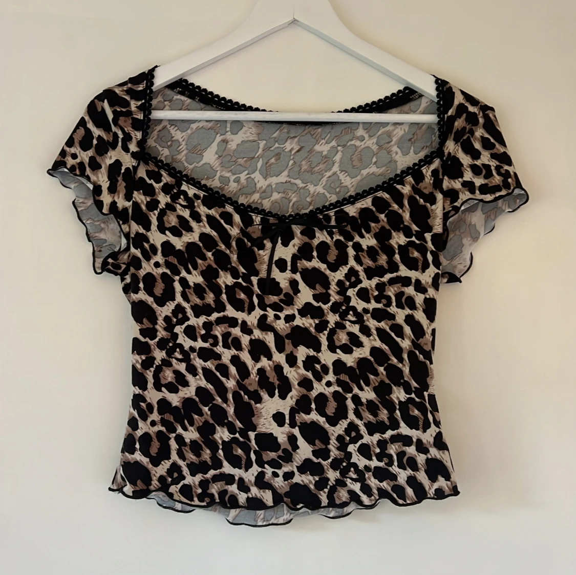 Leopardmönstrad topp från SHEIN