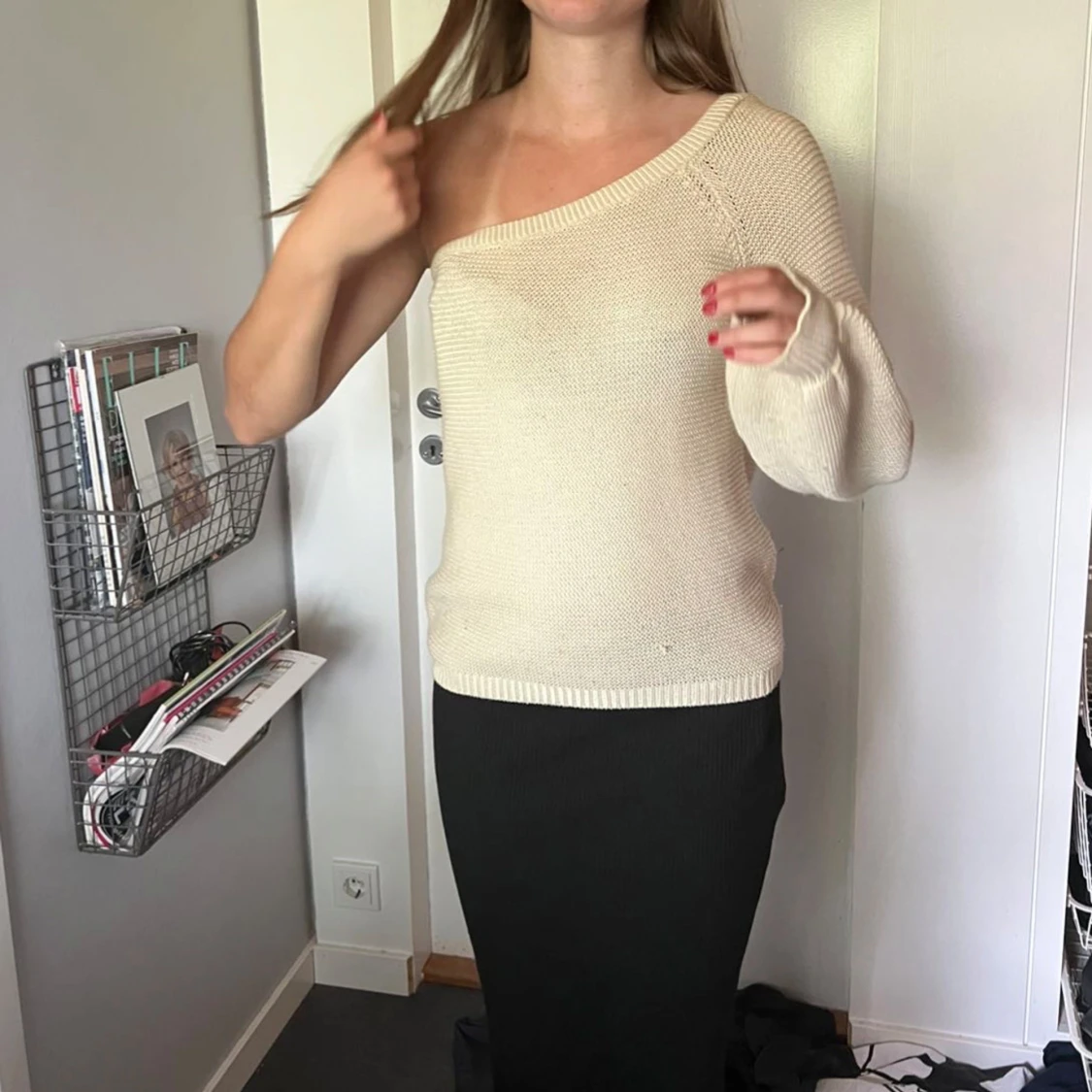 Beige stickad oneshoulder-tröja - 1