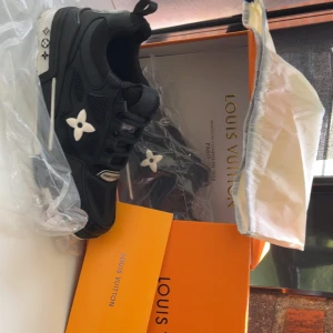 Svarta Louis skate sneakers - Använda 1 gång och i väldigt fint skick