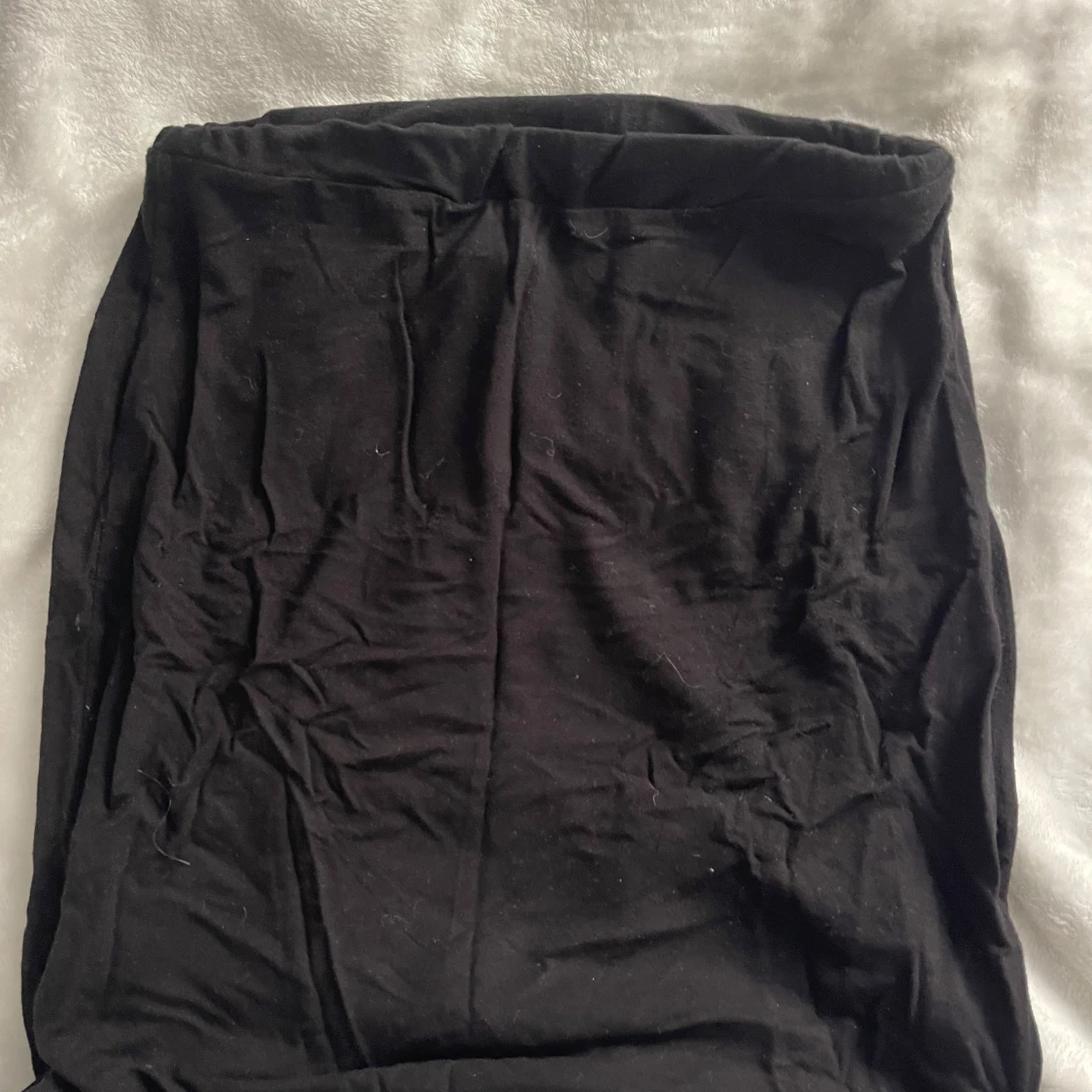 Svart tight kortkjol i bomull