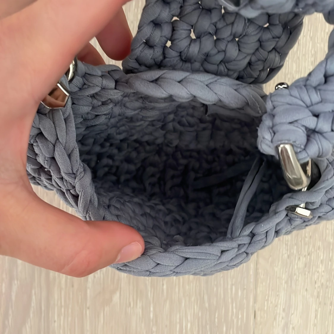 Handgjord grå stickad handväska - 2