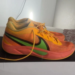 Greek freek 6  - Säljer mina greek freek 6 storlek 47 använda ca 3 månader så inte använda så mycket och fortfarande fräscha!!