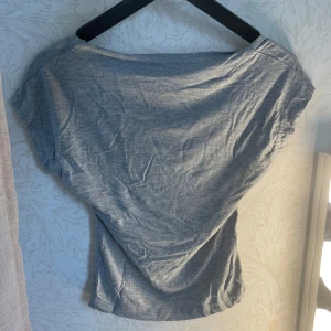 Topp - En topp med öppen rygg från shein i storlek xs. Endast använd en gång 💗