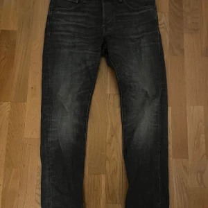 Jack & Jones jeans - Slimfit, snygg wash, storlek 30/30 men passar något större, nypris 1000kr
