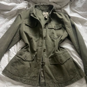 Kappa - Så fin kappa nu till hösten!! Figursydd 💕Är i storlek 44 men känns mer som 42