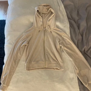 Beige hoodie med dragkedja och huva - Beige hoodie